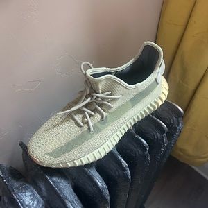 Yeezy 350 v2 sulfur size 14